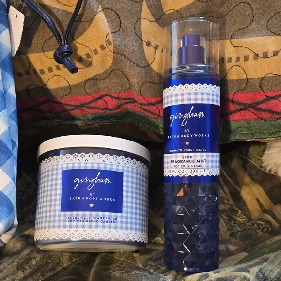 Bath & Body Works Gingham Soy Wax Blue Candle, Fine Fragrance with Matching Bag - Picture 3 of 6